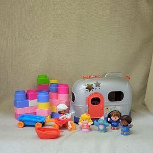 FISHER PRICE LITTLE PEOPLE RV CAMPER TRAILER SONGS,  SOUNDS & LIGHTS +blocks